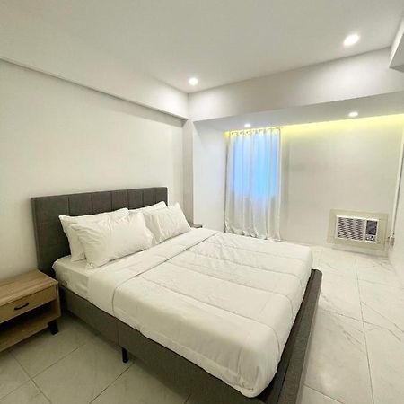 Burgundy Guest Suite Manila Bagian luar foto