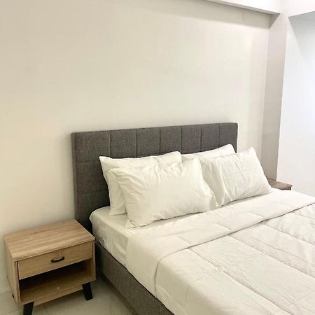 Burgundy Guest Suite Manila Bagian luar foto