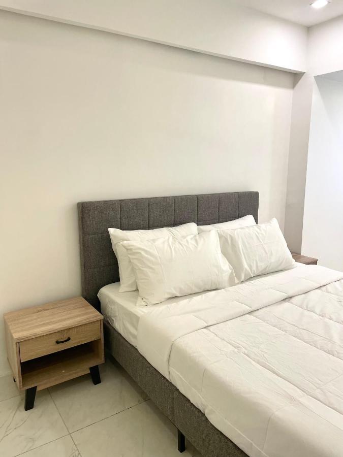Burgundy Guest Suite Manila Bagian luar foto