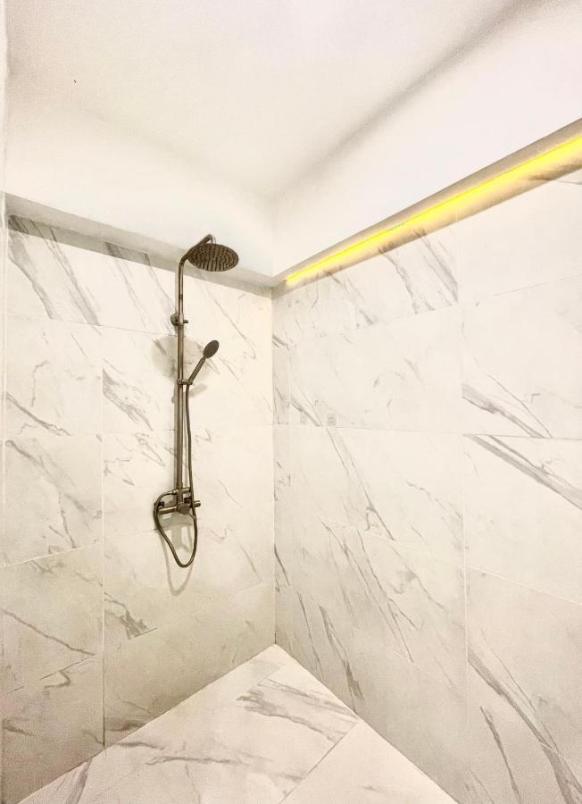 Burgundy Guest Suite Manila Bagian luar foto